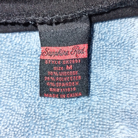 Sapphire Red - Black Pencil Skirt size M, Gold Chain Detailing - Picture 8 of 9